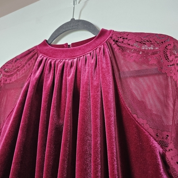 Free People Dream Team respberry color lace sleeves velvet blouse Size XS - Picture 5 of 12
